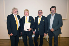 Bild-1-OeAMTC-Vorstaende-Goldenes-Ehrenzeichen-fuer-Hohenegger-Hans